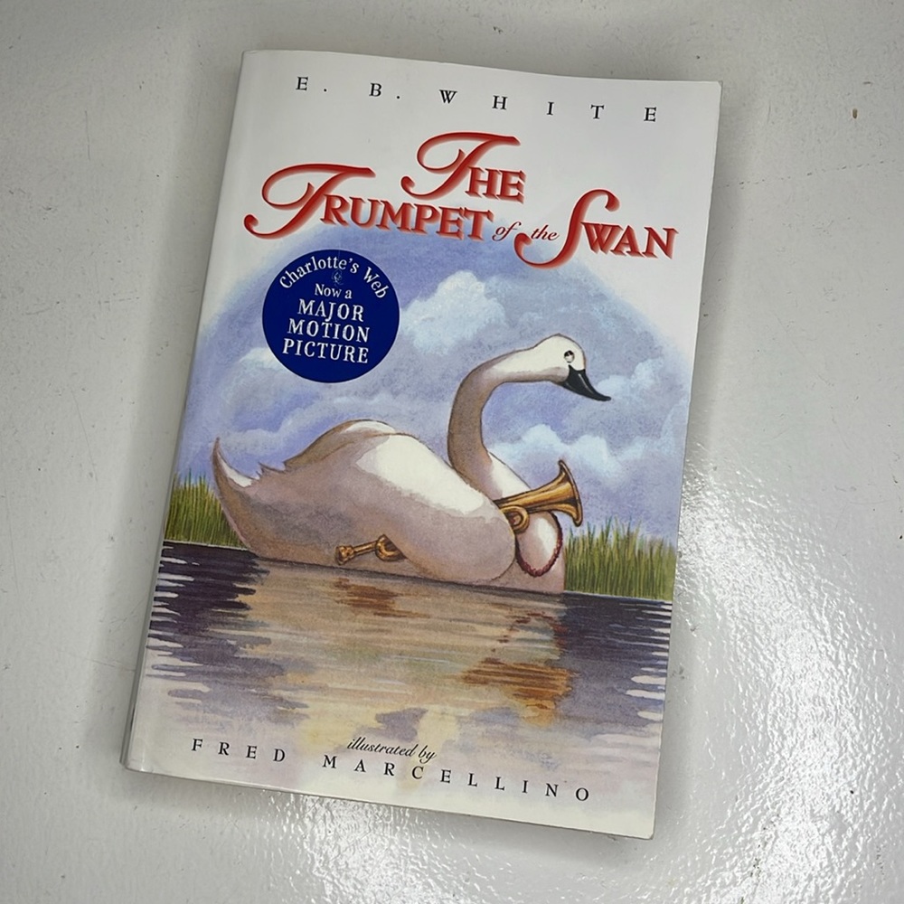3/$9 youth novels, 3 animal themed books Story of Dr. Doolittle, Trumpet of Swan - Picture 4 of 10